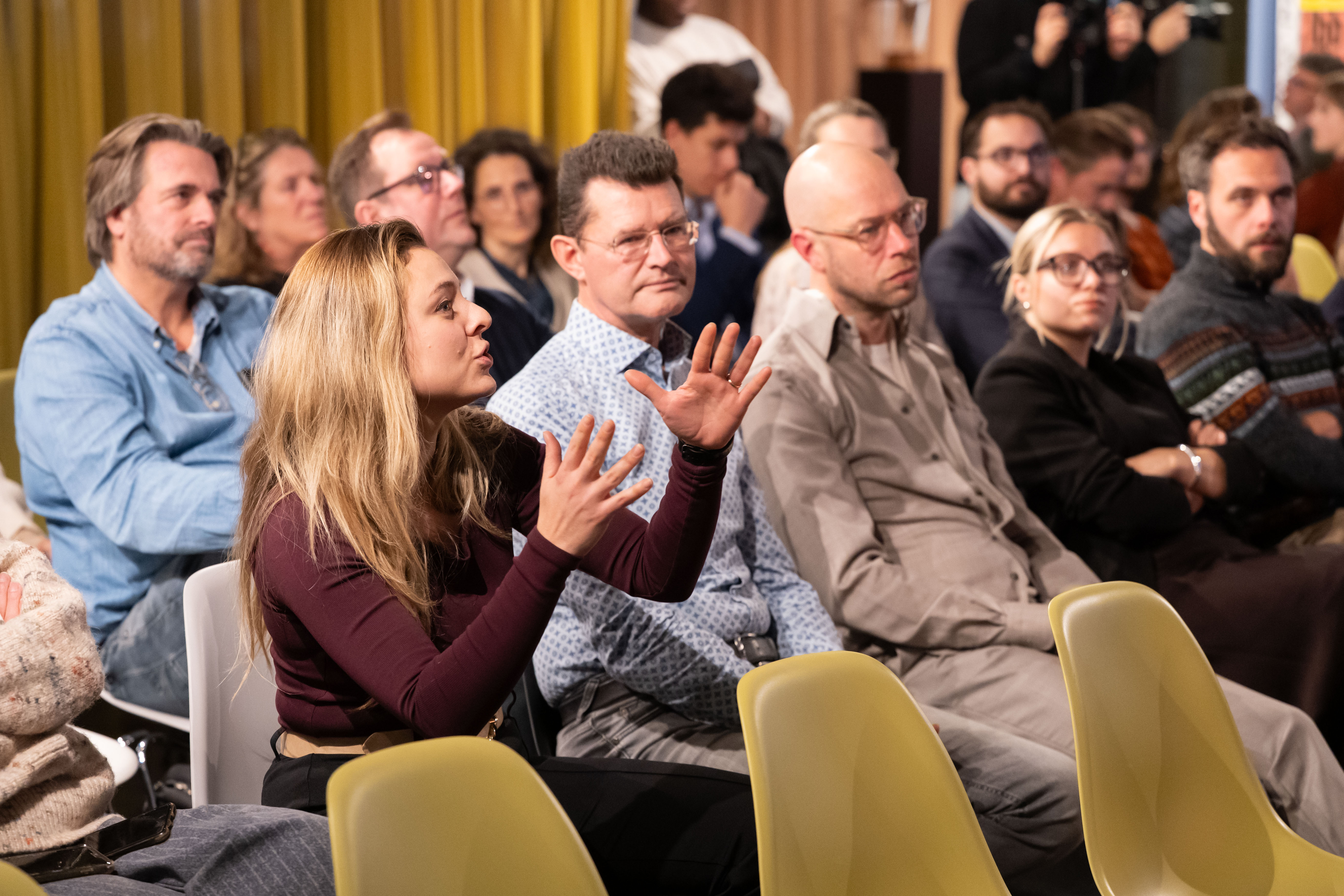 Van Hoften (researcher and lecturer at Rotterdam University of Applied Sciences, University of Amsterdam and Nyenrode Business University) and Van der Rijt (researcher and founder of Klimaatplein) took to the stage to explain their four principles for healthy, sustainable innovation.